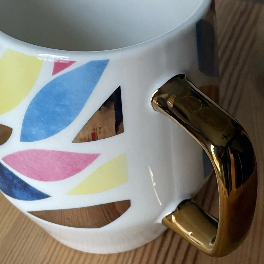 Edible Arrangements Marked Large Cream With Blue Pink Yellow Leaves